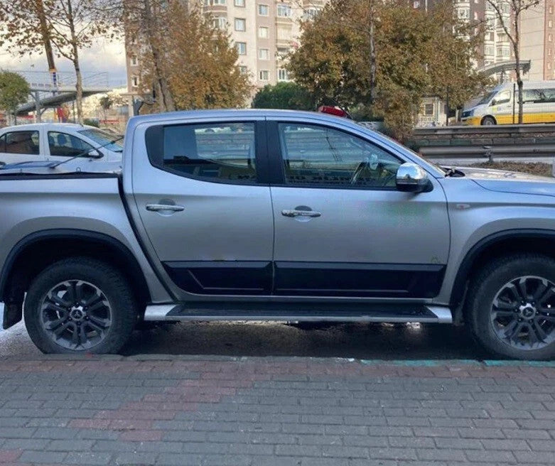 Mitsubishi L200 2019-2023 black side door moulding strips