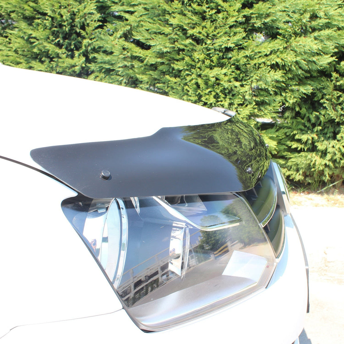 Volkswagen Amarok 2 2023-2026 Bonnet Wind Stone Deflector Bug Guard Stick-On Matt